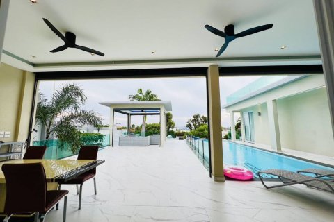 Вилла в Паттайе, Таиланд с 10 спальнями  № 151289 - фото 1