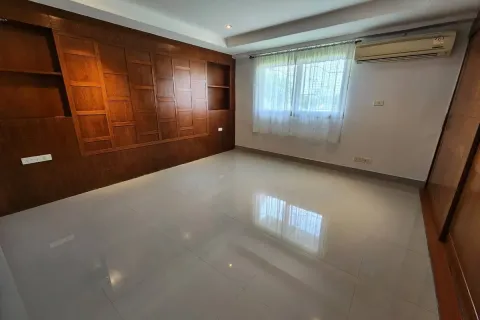 Reihenhaus in Pattaya, Thailand 4 Schlafzimmer № 220721 - Foto 16