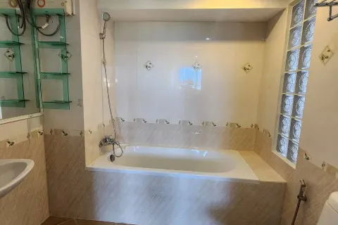 Reihenhaus in Pattaya, Thailand 4 Schlafzimmer № 220721 - Foto 13