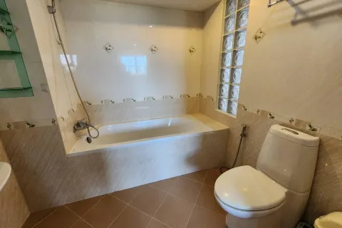 Reihenhaus in Pattaya, Thailand 4 Schlafzimmer № 220721 - Foto 14