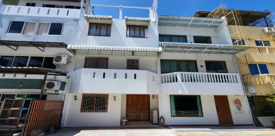Reihenhaus in Pattaya, Thailand 4 Schlafzimmer № 220721