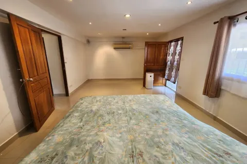 Reihenhaus in Pattaya, Thailand 4 Schlafzimmer № 220721 - Foto 8