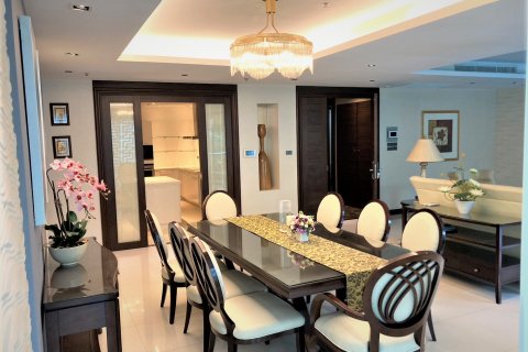 Кондоминиум с 4 спальнями в Бангкоке, Таиланд № 143340 - фото 1