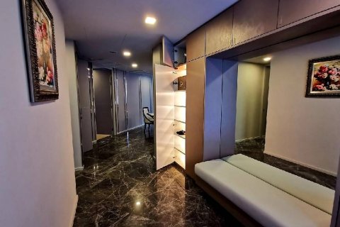 Condo in Bangkok, Thailand, 3 bedrooms  № 143342 - photo 12