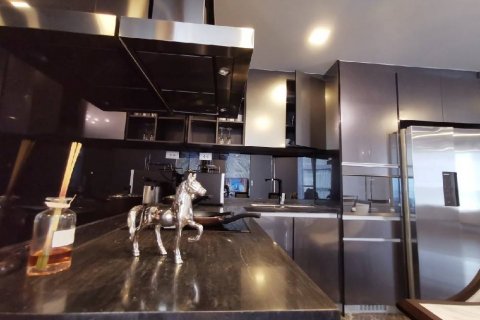 Condo in Bangkok, Thailand, 3 bedrooms  № 143342 - photo 11