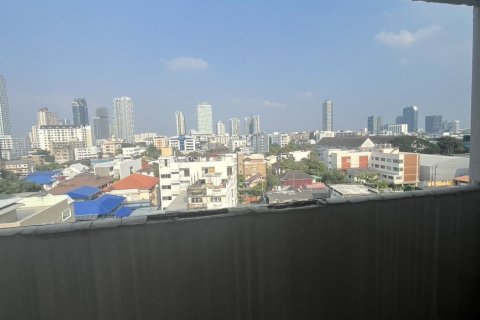Studio in the Condo in Khlong Toei, Bangkok, Thailand  № 167384 - photo 5