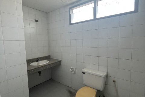 Studio in the Condo in Khlong Toei, Bangkok, Thailand  № 167384 - photo 4