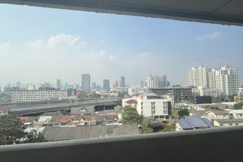 Studio in the Condo in Khlong Toei, Bangkok, Thailand  № 167384 - photo 2