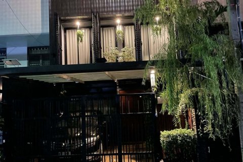 Shophouse in Bang Kapi, Bangkok, Thailand № 167386