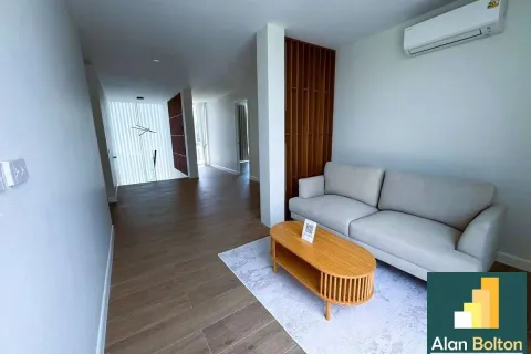 Casa de 5 dormitorios en Pattaya, Tailandia № 211129 - foto 5
