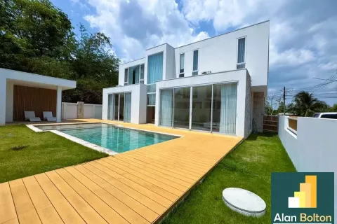 Casa de 5 dormitorios en Pattaya, Tailandia № 211129 - foto 15