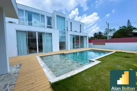 Casa de 5 dormitorios en Pattaya, Tailandia № 211129 - foto 14