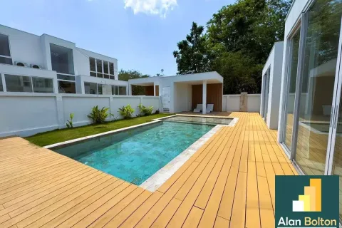 Casa de 5 dormitorios en Pattaya, Tailandia № 211129 - foto 12