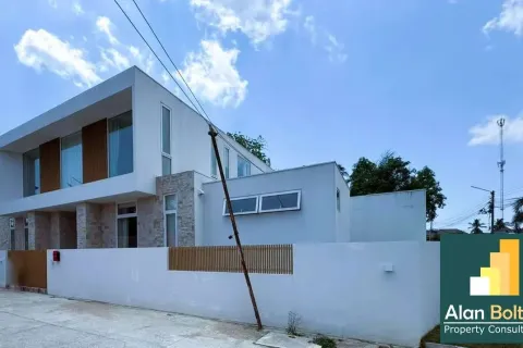 Casa de 5 dormitorios en Pattaya, Tailandia № 211129 - foto 11