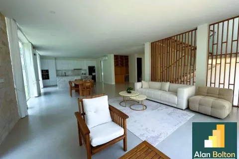 Casa de 5 dormitorios en Pattaya, Tailandia № 211129 - foto 4