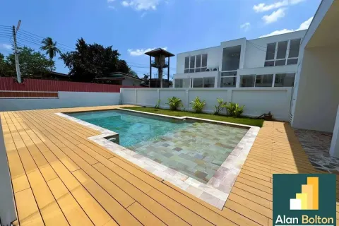 Casa de 5 dormitorios en Pattaya, Tailandia № 211129 - foto 30