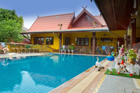 House in Nakhon Pathom, Thailand 5 bedrooms № 148821 - photo 1