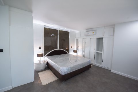 Condo in Khlong Toei, Bangkok, Thailand, 3 bedrooms  № 160541 - photo 23