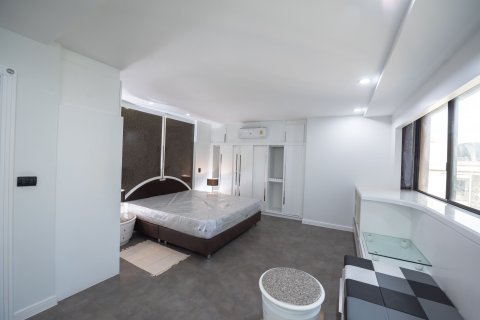 Condo in Khlong Toei, Bangkok, Thailand, 3 bedrooms  № 160541 - photo 24