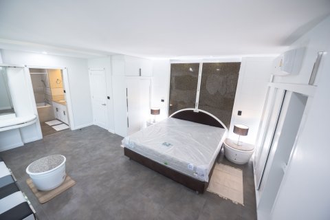 Condo in Khlong Toei, Bangkok, Thailand, 3 bedrooms  № 160541 - photo 27