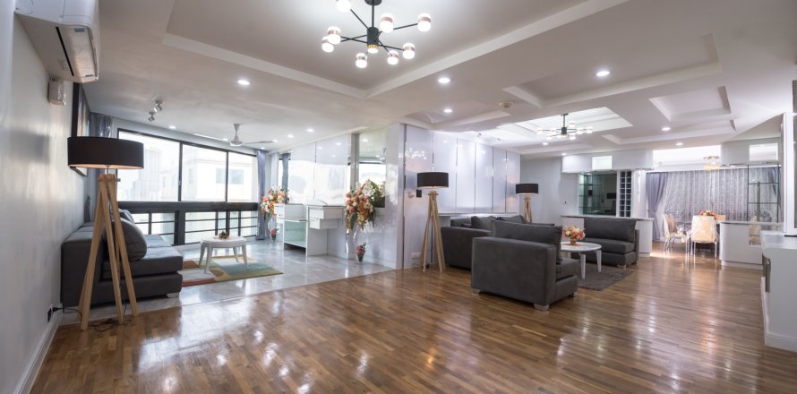 Condo in Khlong Toei, Bangkok, Thailand, 3 bedrooms  № 160541