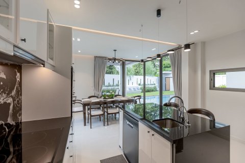 Villa in Chiang Mai, Thailand 5 bedrooms № 198758 - photo 8