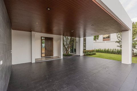 Villa in Chiang Mai, Thailand 5 bedrooms № 198758 - photo 3