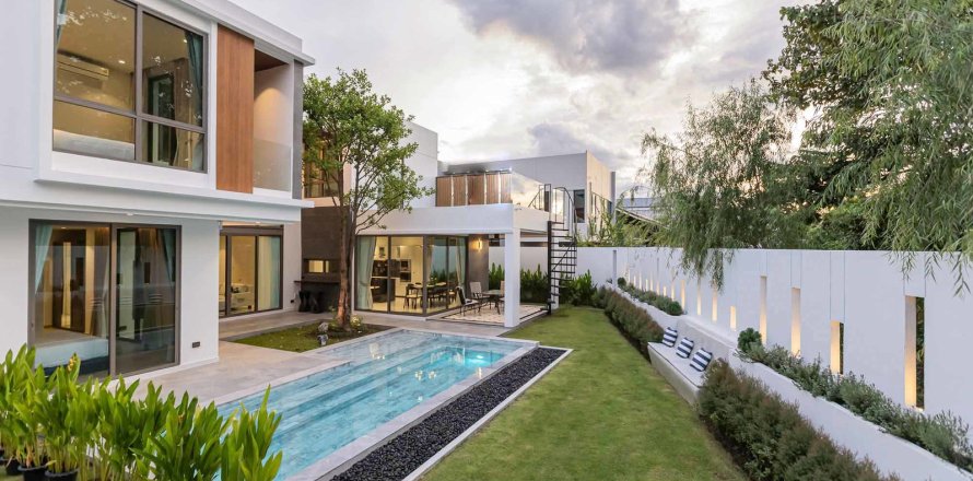 Villa in Chiang Mai, Thailand 5 bedrooms № 198758