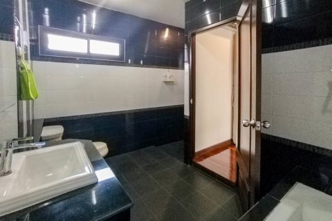 House in Chiang Mai, Thailand 3 bedrooms № 198757 - photo 22