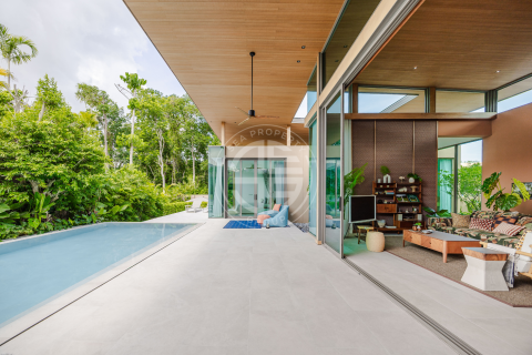 Villa in Phuket, Thailand 4 bedrooms № 198756 - photo 2