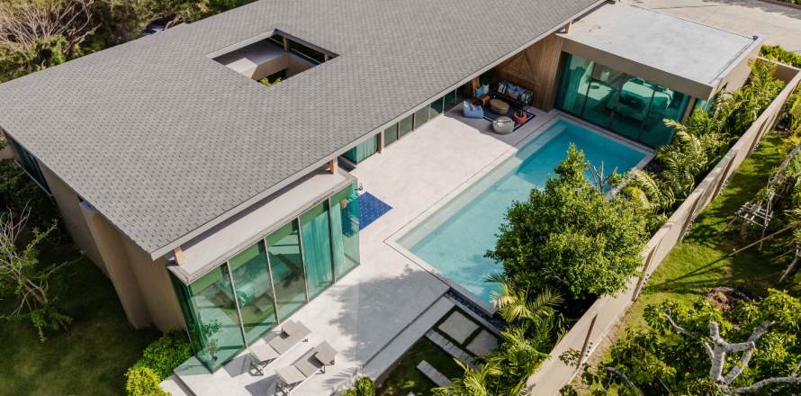 Villa in Phuket, Thailand 4 bedrooms № 198756