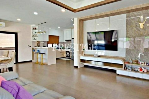 House in Pattaya, Thailand 3 bedrooms № 198564