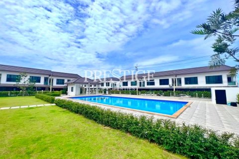 House in Pattaya, Thailand 25 bedrooms № 198560