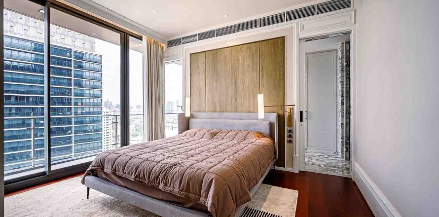 Condo in Watthana, Bangkok, Thailand, 3 bedrooms  № 149167