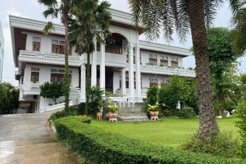 Maison à Pak Kret, Thaïlande 10 chambres № 171041 - photo 1