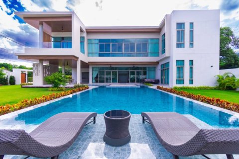 Вилла в Хуа Хине, Таиланд с 4 спальнями  № 144262 - фото 1