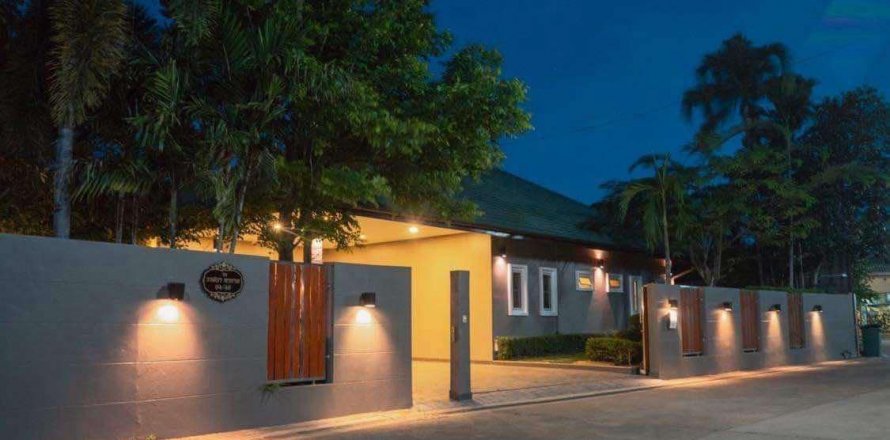 Villa in Pattaya, Thailand 4 bedrooms № 145417
