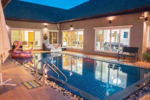 Villa in Pattaya, Thailand 4 bedrooms № 145417 - photo 5