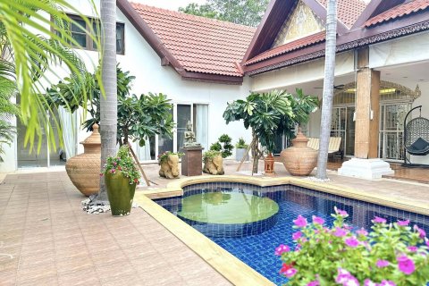 House in Pattaya, Thailand 3 bedrooms № 145420 - photo 23