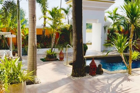 House in Pattaya, Thailand 3 bedrooms № 145420 - photo 24