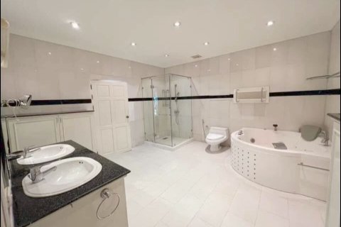 House in Pattaya, Thailand 3 bedrooms № 145420 - photo 10