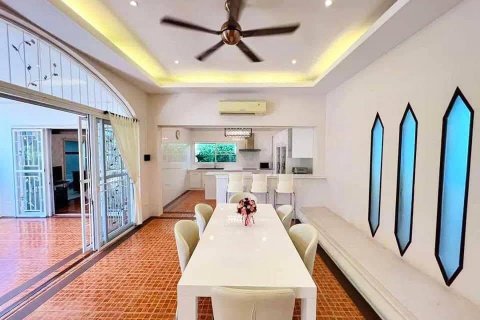 House in Pattaya, Thailand 3 bedrooms № 145420 - photo 20