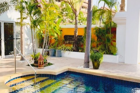 House in Pattaya, Thailand 3 bedrooms № 145420 - photo 1