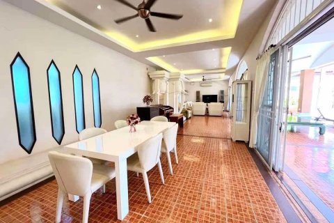 House in Pattaya, Thailand 3 bedrooms № 145420 - photo 19