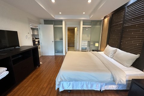 Condo in Phuket, Thailand, 2 bedrooms  № 136485 - photo 12