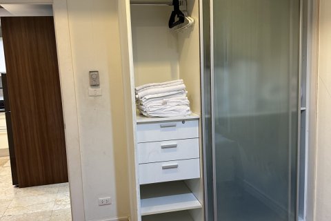 Condo in Phuket, Thailand, 2 bedrooms  № 136485 - photo 10