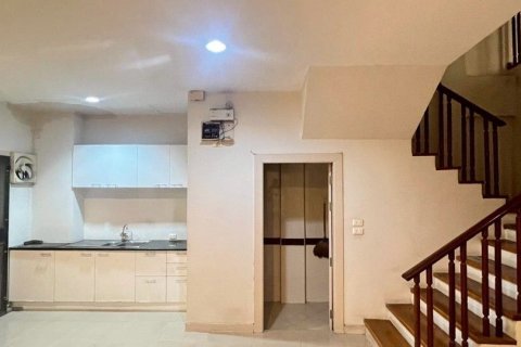 Таунхаус в Чатучаке, Бангкок, Таиланд с 3 спальнями № 154638 - фото 3