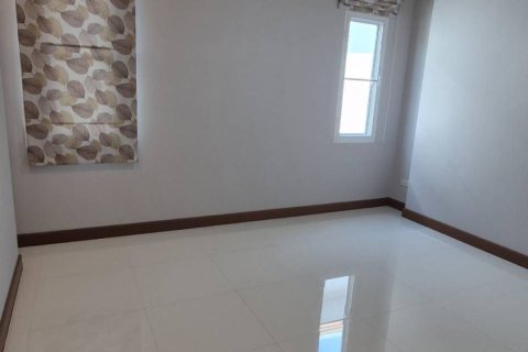 House in Samut Prakan, Thailand 3 bedrooms № 154632 - photo 4