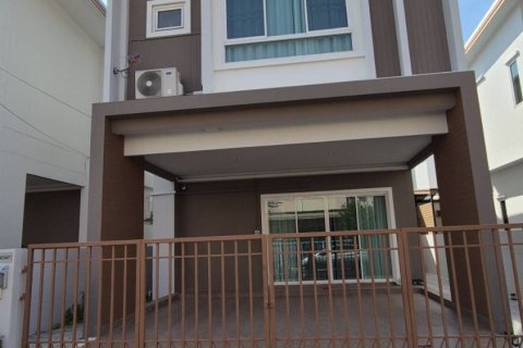House in Samut Prakan, Thailand 3 bedrooms № 154632 - photo 1