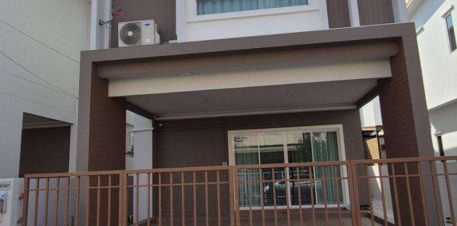 House in Samut Prakan, Thailand 3 bedrooms № 154632